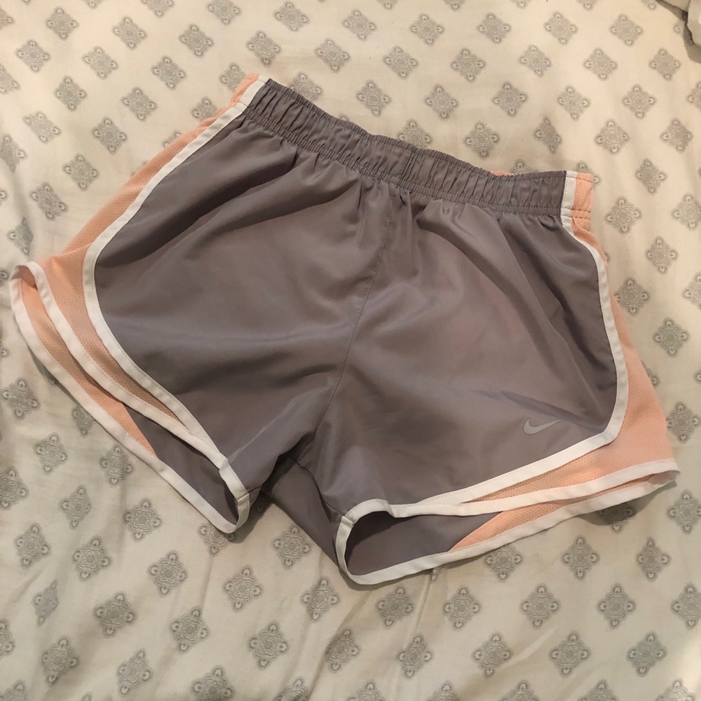 NIKE WOMENS SHORT - SIZE S - WORN TWICE